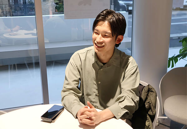 インタビューを受ける訪問診療の医師