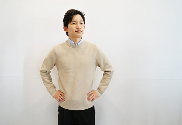 腰に手をあてた医師
