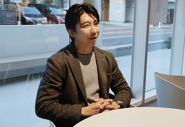 インタビューを受ける訪問診療の医師