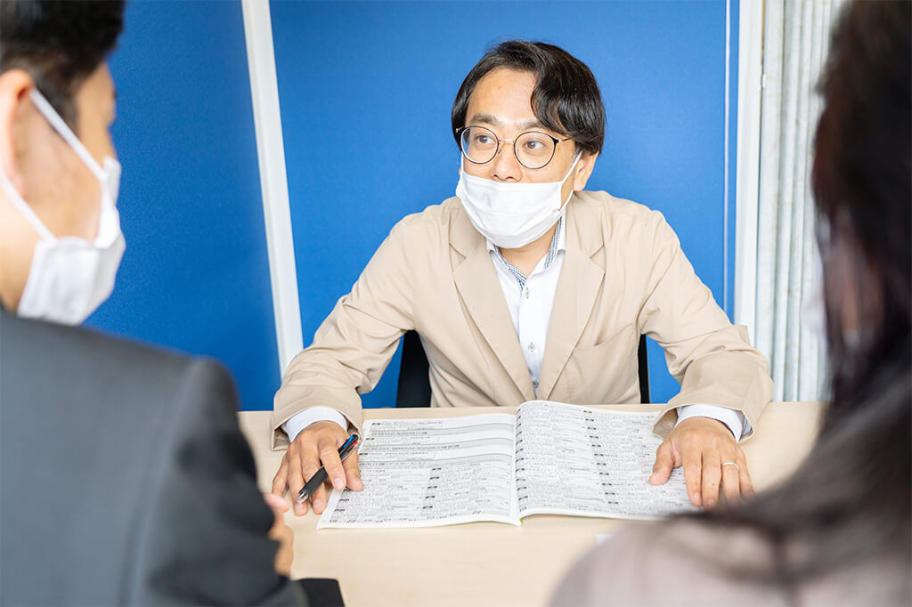 相談に対応するケアマネジャーの様子