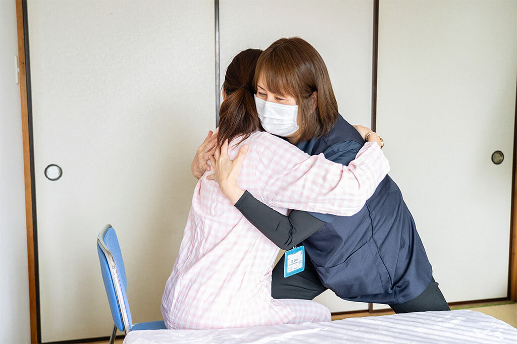 介助をする訪問介護士