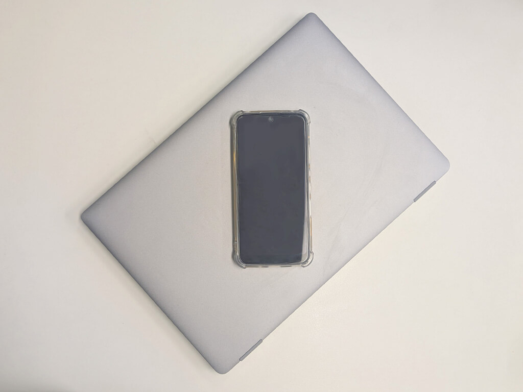 しろひげ在宅診療所の貸与PCとスマートフォン
