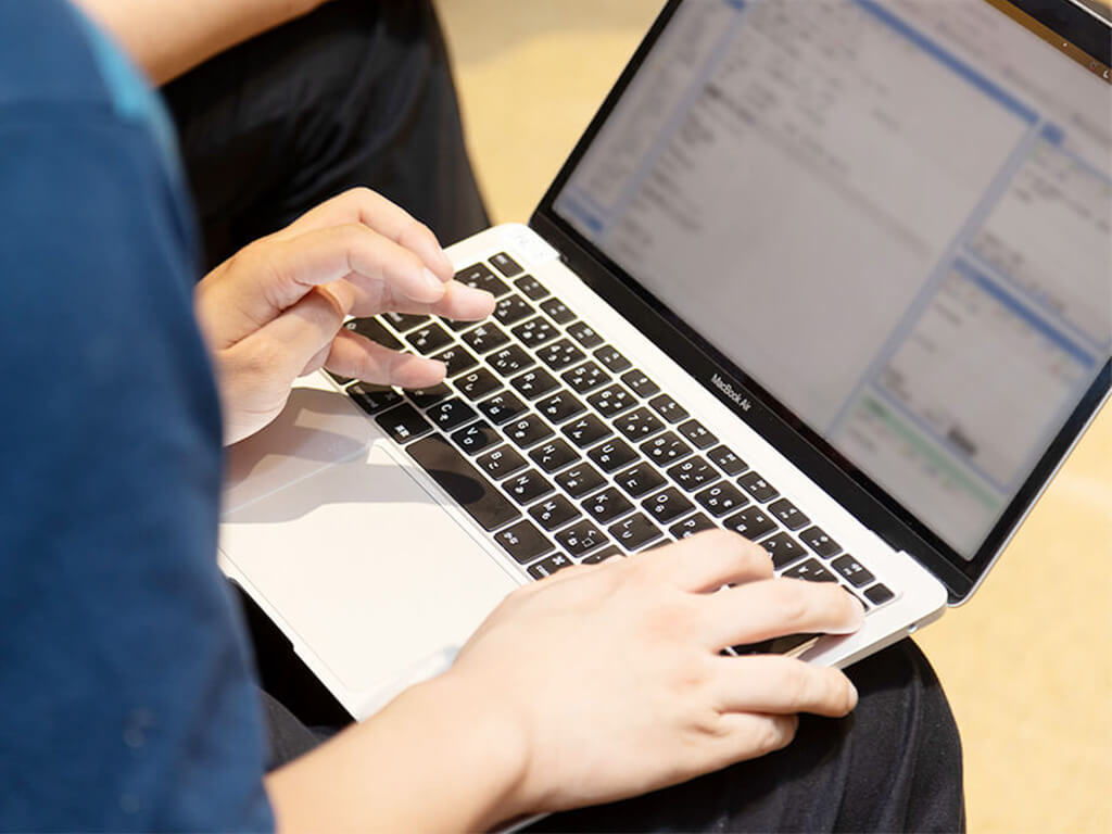 電子カルテの記入の様子