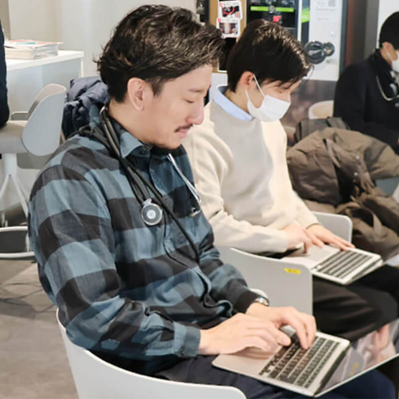 しろひげ在宅診療所で働く医師